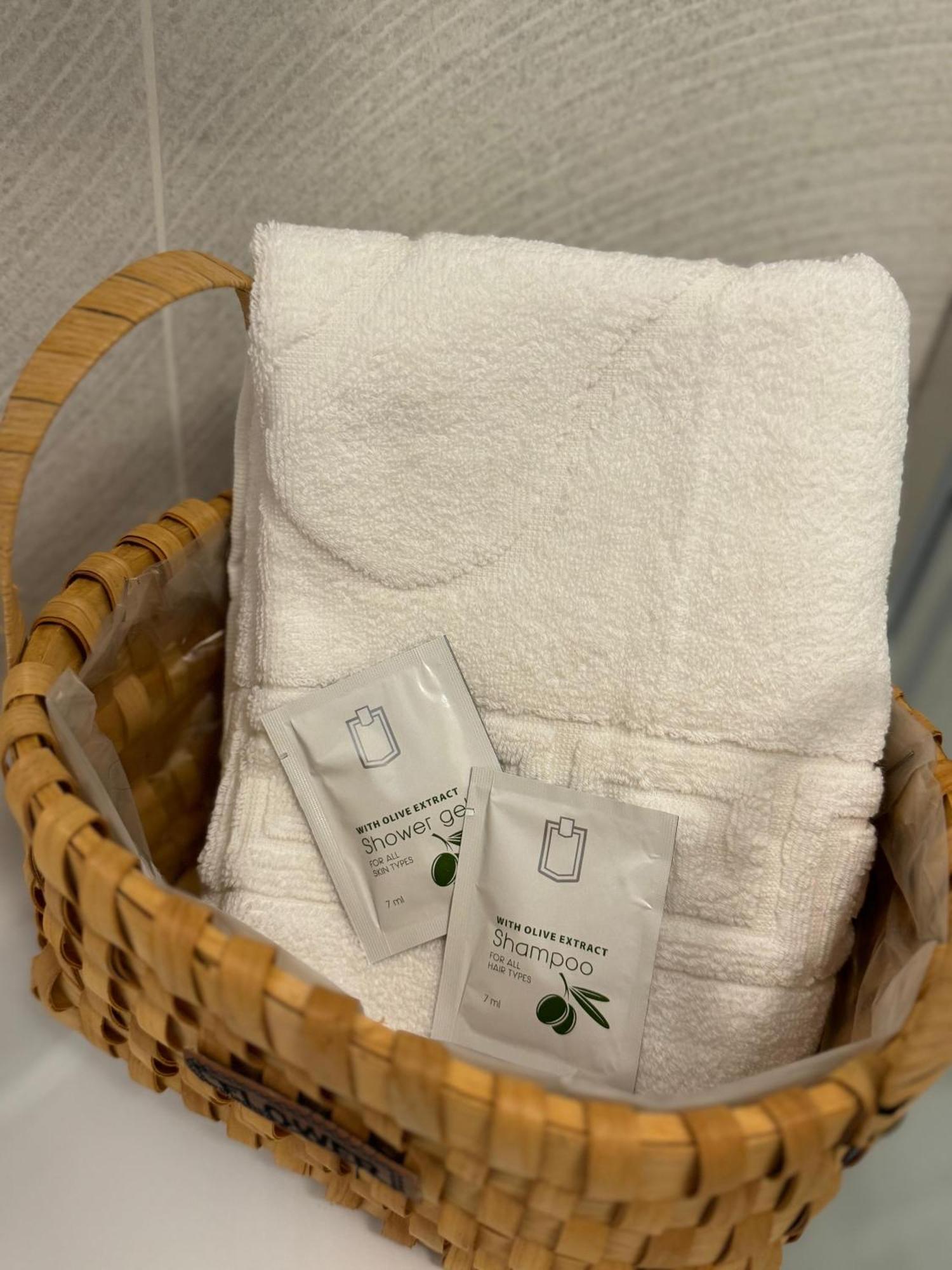 Libertatii Gardens Poolside Airport&Therme オトペニ エクステリア 写真